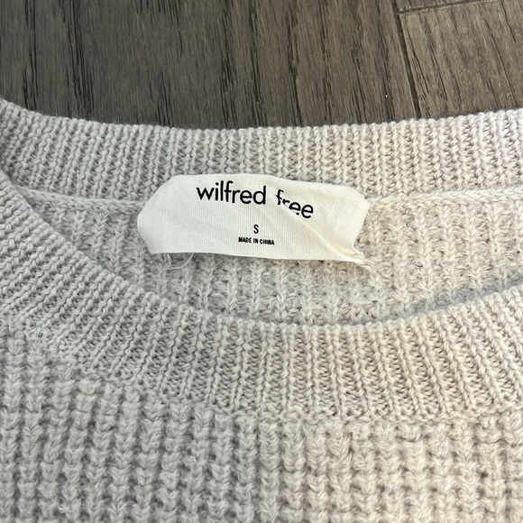 Aritzia sweater - Picture 2 of 3